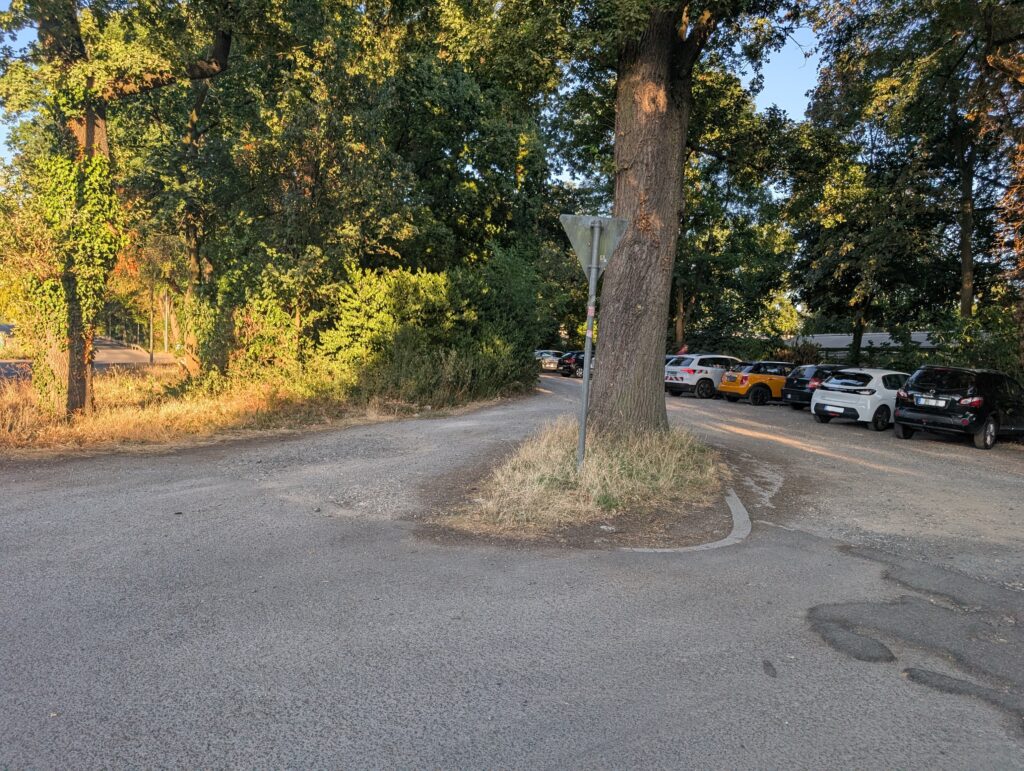 Stellplätze beim Reitverein nahe der Hundefreilauffläche in der Merheimer Heide